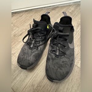 Nike Free TR 8 Flock AJ7829 010 Black Thunder Grey Sneakers  Womens Size 7